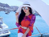 Foto Foto Syahrini di Instagram - Syahrini Naik Yacht di Yunani