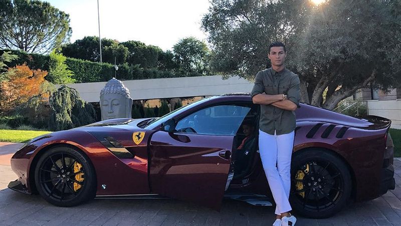Biodata Cristiano Ronaldo lengkap - Mobil pribadi