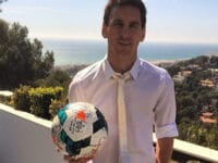 Berita Messi - Leo dan bola