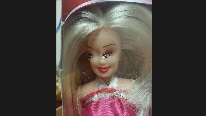 Foto foto gokil bikin ngakak - Barbie salah cetak