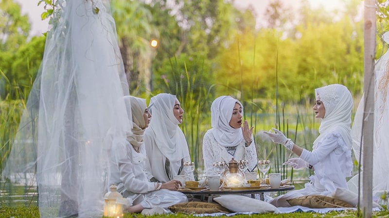Tutorial Hijab Segi Empat Simple - Jilbab Putih