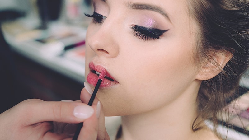 Tutorial Make Up Natural - Cewek Menggunakan Lipstik