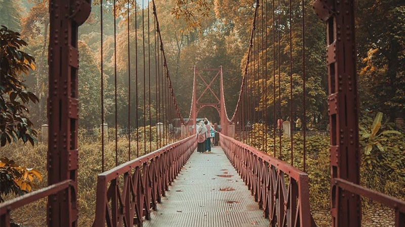 Tempat Wisata di Bogor - Jembatan Merah KRB