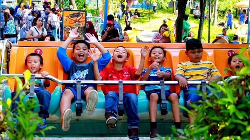 Wahana di JungleLand Bogor - Happy Swing