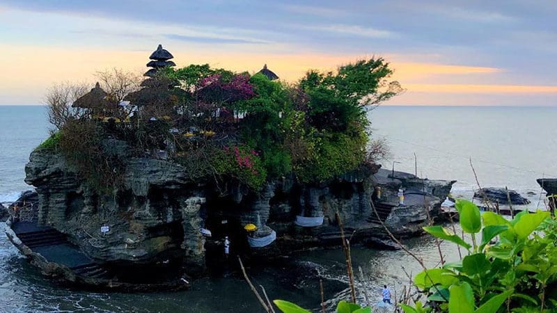 Tempat wisata Tanah Lot Bali - Pura utama