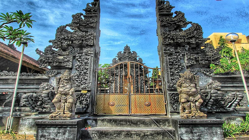 Tempat wisata Tanah Lot Bali - Pura Pakendungan