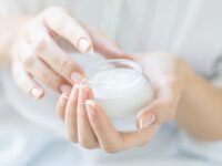 Ciri CIri Cream Pemutih Wajah Berbahaya - Cream Dalam Jar