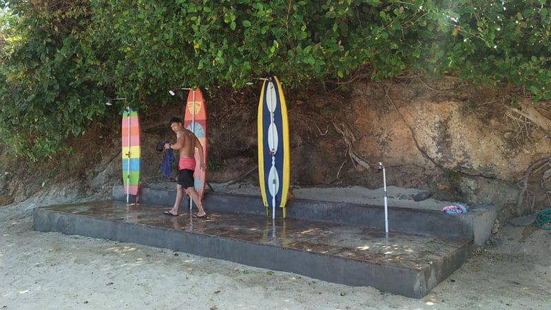 Wisata Pantai Pandawa Bali - Papan surfing