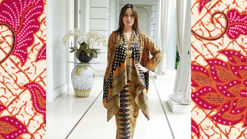 Model Baju Batik Wanita Lengan Panjang - Batik Asimetris
