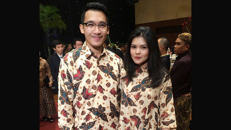 Model baju batik couple modis - Sarimbit anak muda