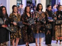 Model dress batik elegan - Gaun artis