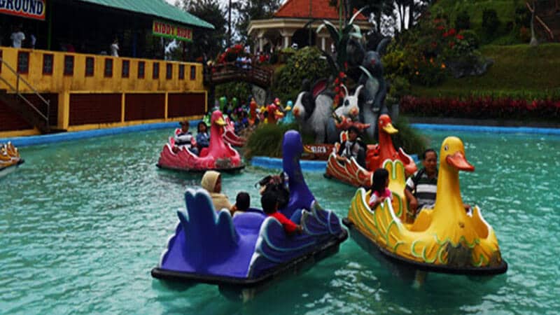 Taman wisata Selecta Malang - Sepedah air