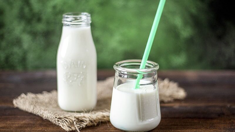 Manfaat Yogurt - Dua Botol Yogurt