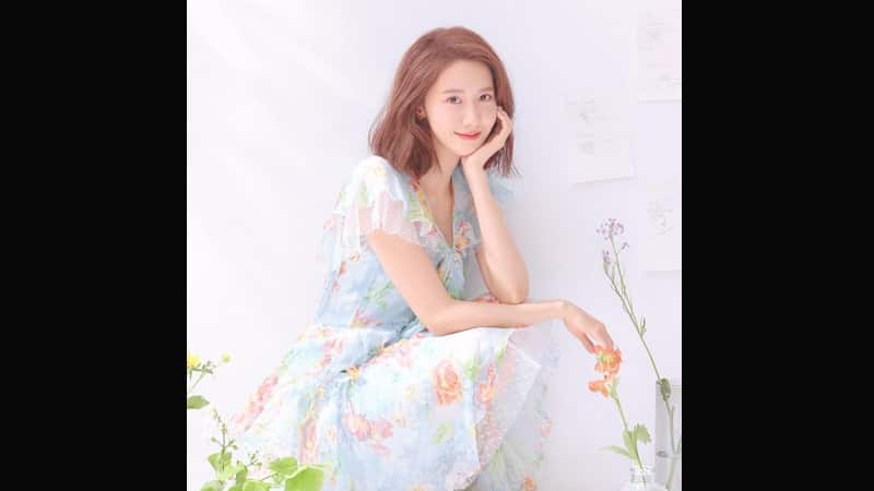 Foto-Foto Yoona SNSD - Pakai Dress Motif Bunga