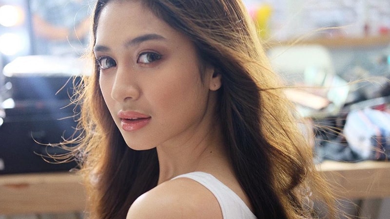 Profil Mikha Tambayong - Foto Close Up