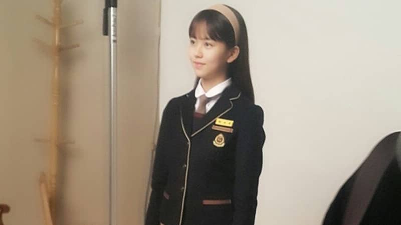 Profil Kim So Hyun - Berseragam Sekolah