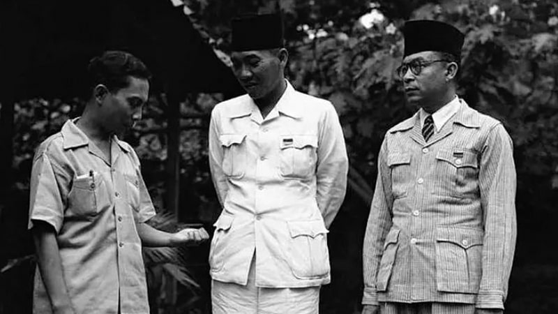 Bersama Soekarno dan Hatta