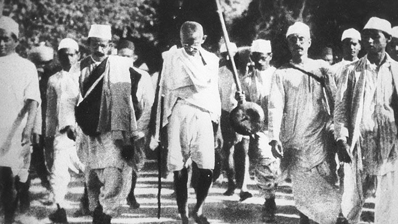 Biografi Mahatma Gandhi - Bersama Para Petani