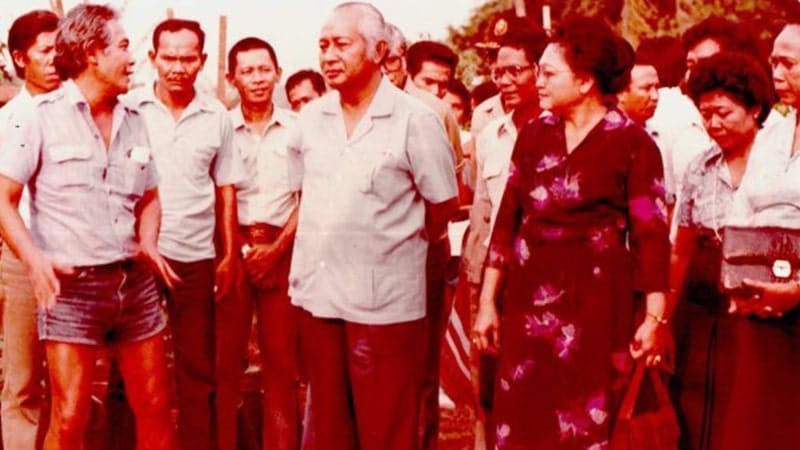 Biografi Bob Sadino - Bob Sadino, Presiden Soeharto, dan Ibu Tien