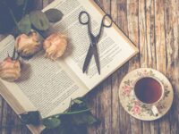 Kata-Kata Bijak Bahasa Inggris - Buku, teh, dan mawar