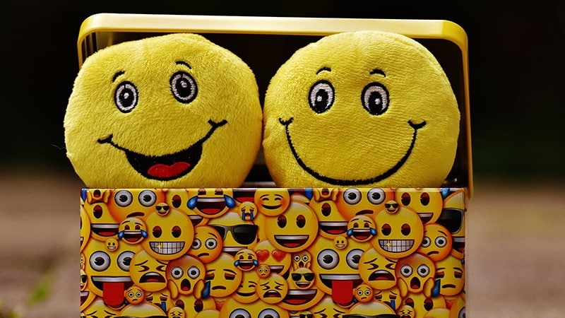 Kata-Kata Cinta Sederhana tapi Bermakna - Boneka Emoji Bahagia