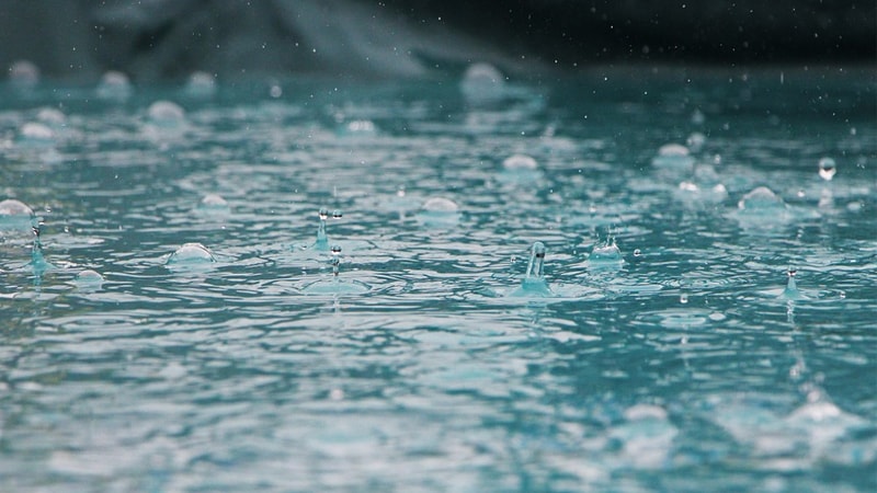 Kata-Kata Hujan Lucu - Air Hujan yang Menggenang